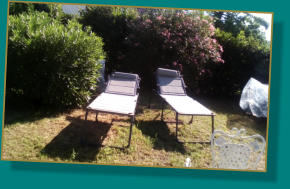 Liegen im Garten Casa Olivia