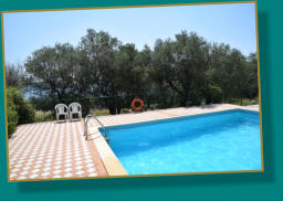 Pool in der Bungalowanlage