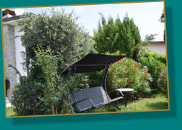 Hollywoodschaukel im Garten