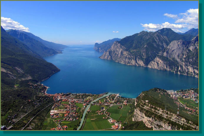 wie ein Fjord lieg er da, der Gardasee
