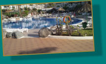 gepflegte Poolanlage keine Liegenreservierung wie schön ist das denn