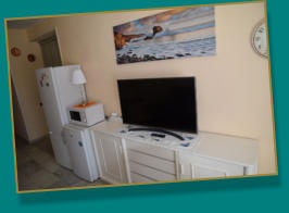 Sidebord mit Satelitten TV, zweitem Kühlschrank, Microwelle