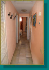 Flur zum Schlafzimmer links gehts zum Bad