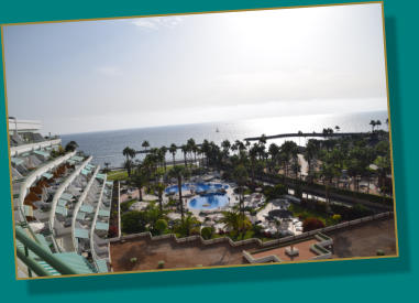 Blick von höherer Stelle, unten genau zu erkennen die aktulle Abtragung des Flachdaches